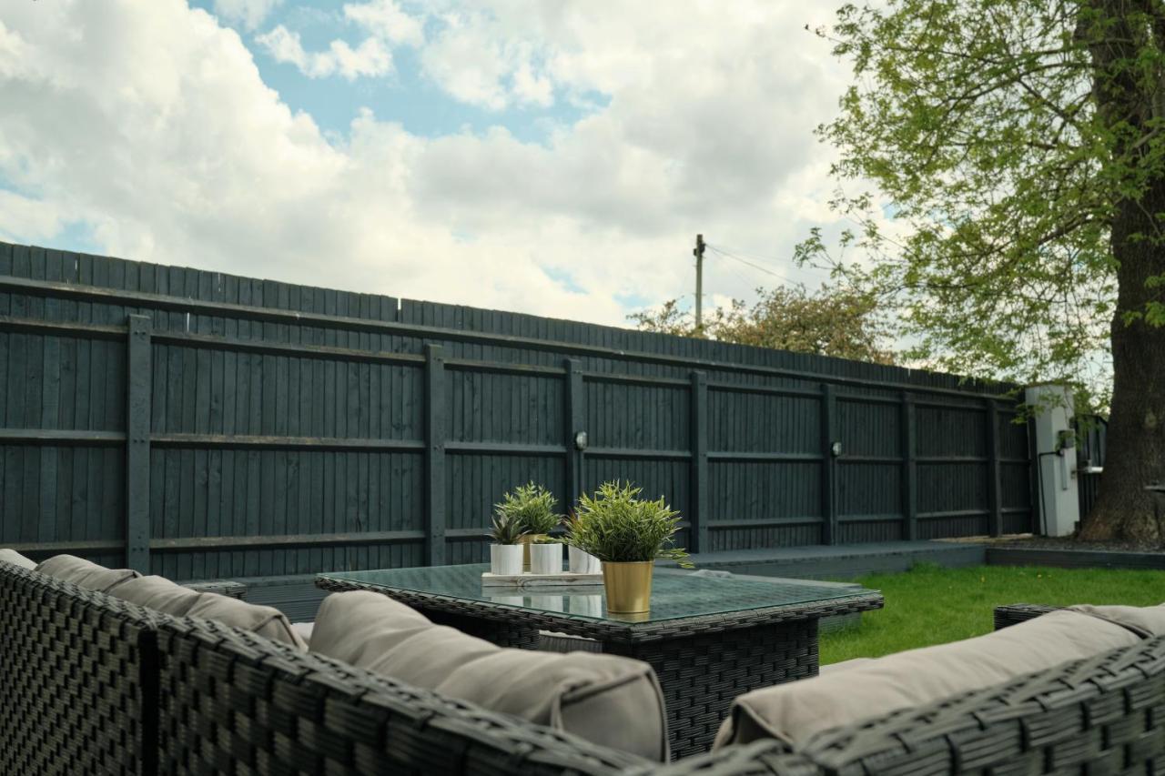 Modern Spacious House - Sleeps 16, Free Parking, Sun Terrace Nuneaton Exterior foto